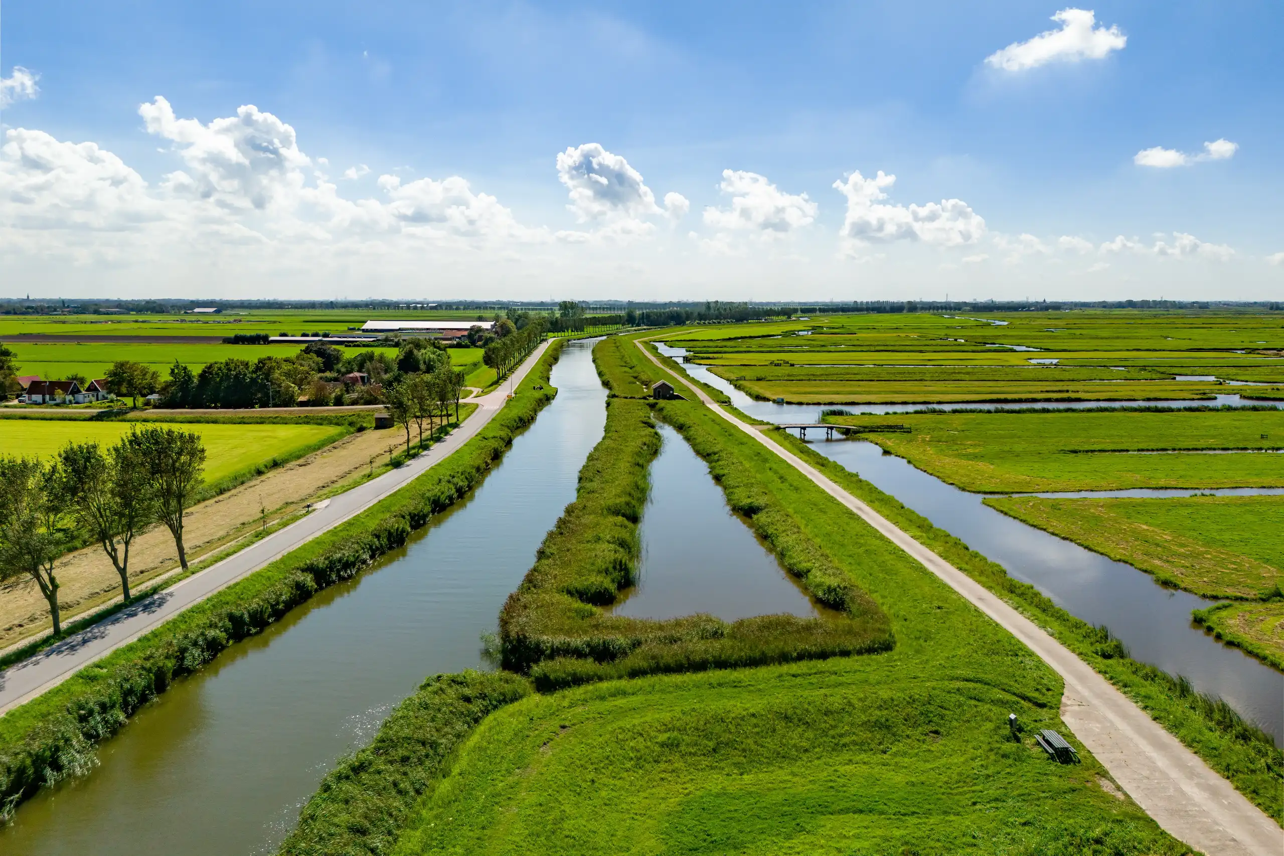 De Rijp sloten, grasvelden en landweggetjes van bovenaf